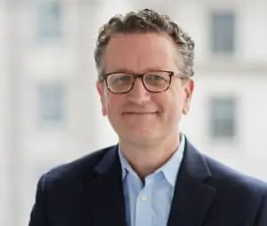 Matt Breitfelder Gestión global de Apollo