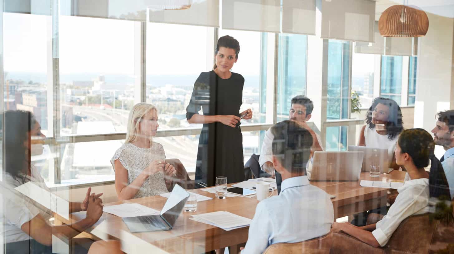 C-suite leader presenting to a boardroom team on how private equity executive search drives leadership alignment and value creation.