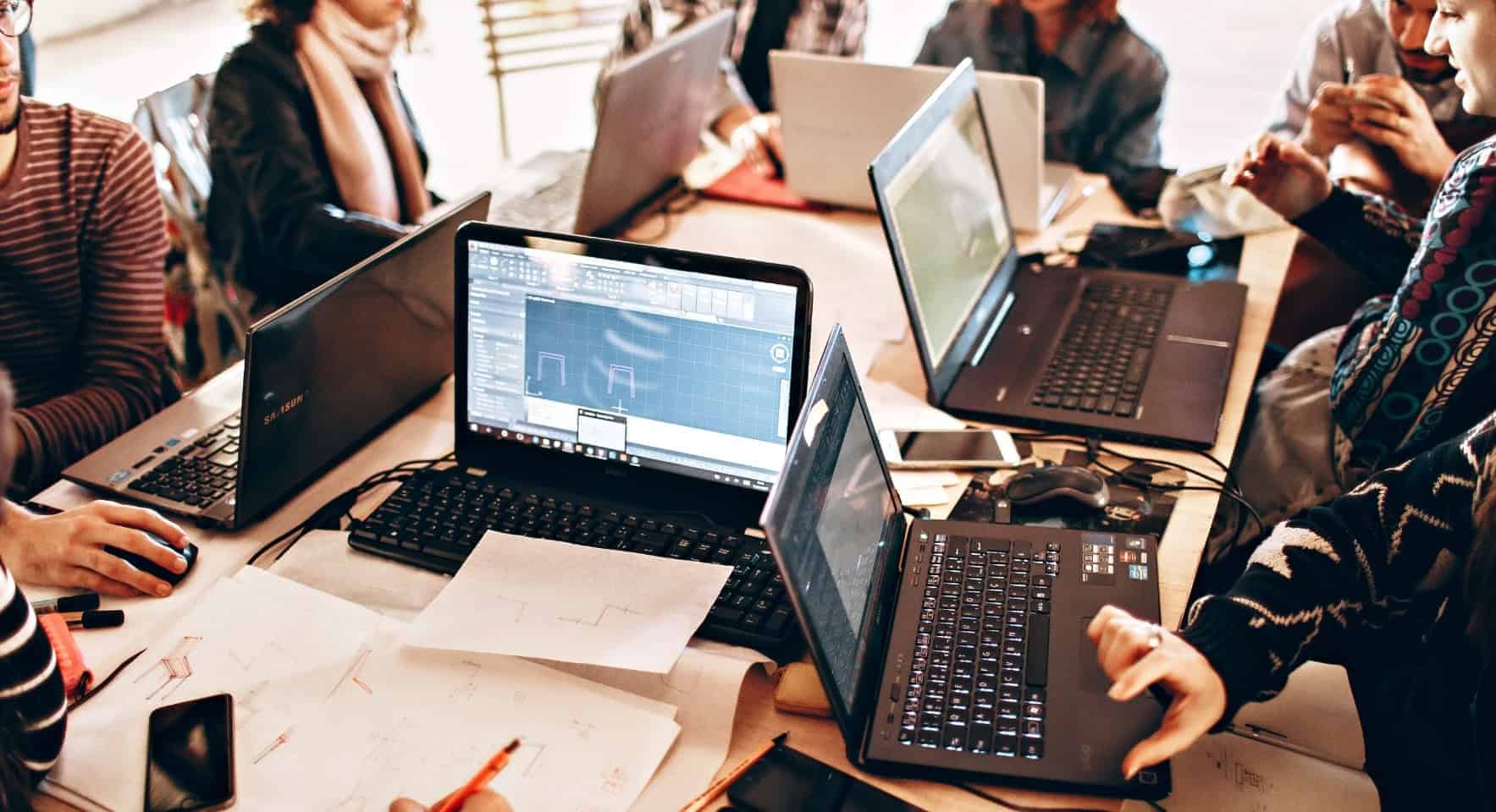 Executivos de tecnologia buscam líderes para a fronteira digital.